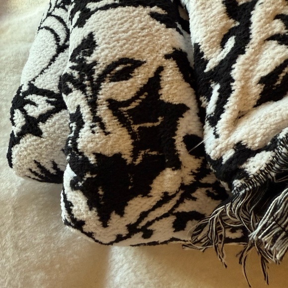 Cynthia Rowley Black and White Jacquard Knit Blanket - Picture 8 of 12